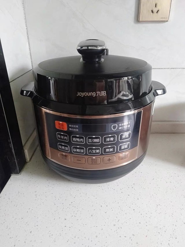 智能电压力锅，安全又快捷！