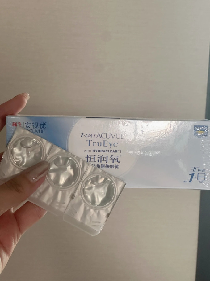 隐形眼镜