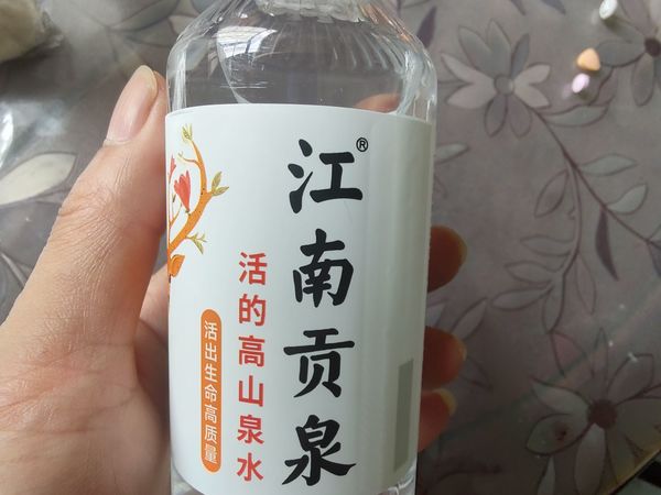 来自安吉的水