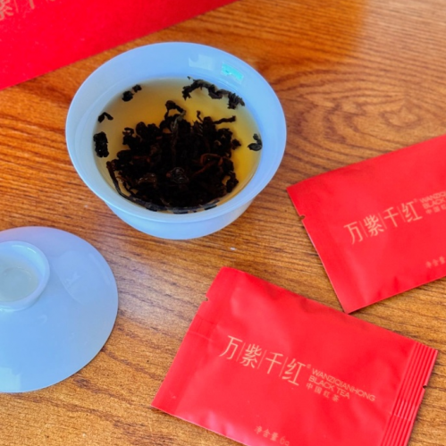 中秋茶礼，万紫千红红茶：茶香四溢，共赏明月话团圆