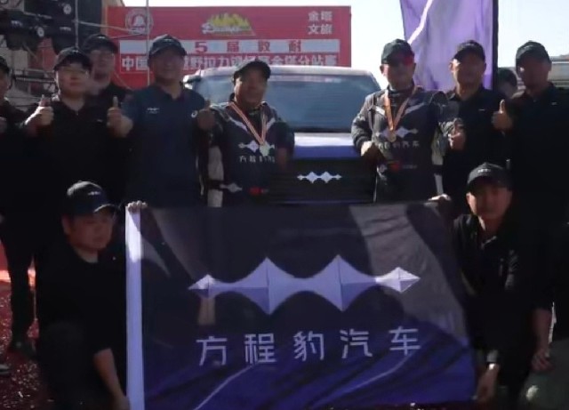 首位电驱越野参赛者通关敦煌越野耐力赛