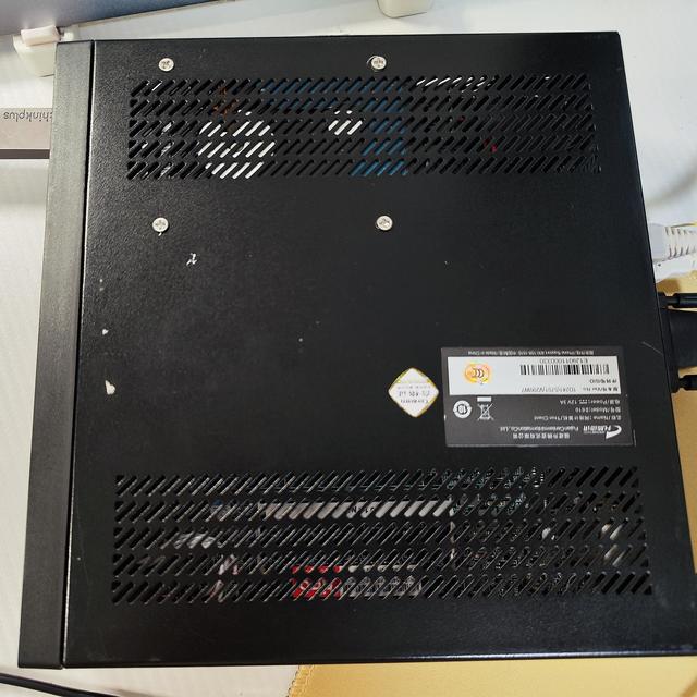 升腾D610加装2.5寸机械硬盘并安装FNOS