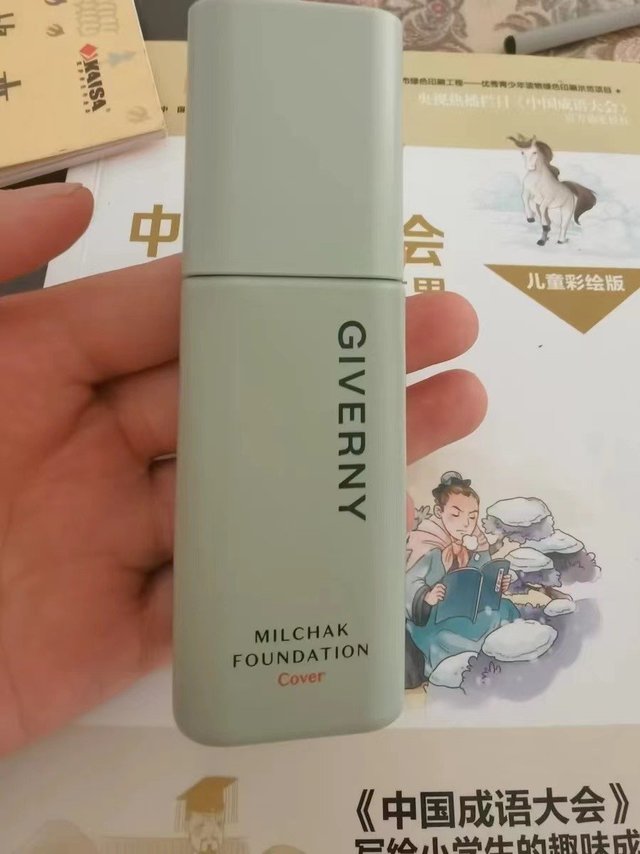 混油干皮救星！姿泊兰伊粉底液！
