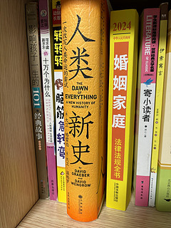 再一次摸到沉甸甸的书籍，感受知识的力量。