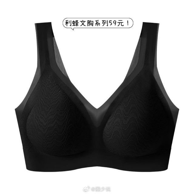 大家好 我们今天上新内衣专场和包包专场！一月一场的内衣专场来啦！今天有超级福利款！我们合作了Calvin Klein运动内衣裤，品牌授权，价格一百出头！已经卖了几百单了，100%好评！另外合作了法国L