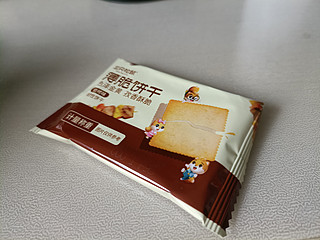 三只松鼠薄脆饼干：一口酥脆的美味体验