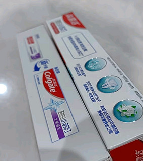 高露洁（Colgate）劲白小苏打留兰美白牙膏180g洁净去渍 清新口气