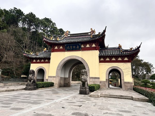 在上班和上进之间，我也选择了上香