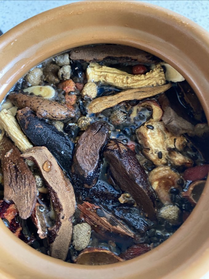 自己熬中药的时候才知一碗碗熬好的中药是妈妈无言的爱