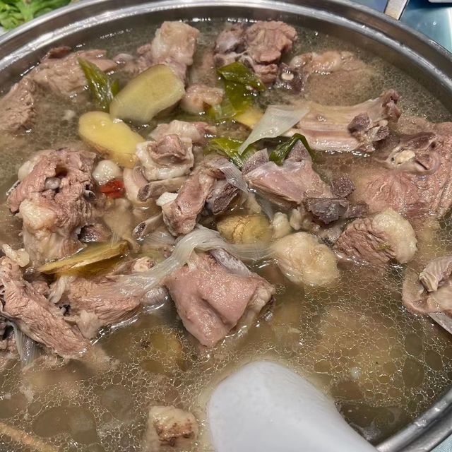 哇！这碗清炖羊肉太香了！