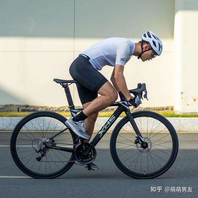 哪些款式的自行车既可以竞速又能兼容日常通勤？