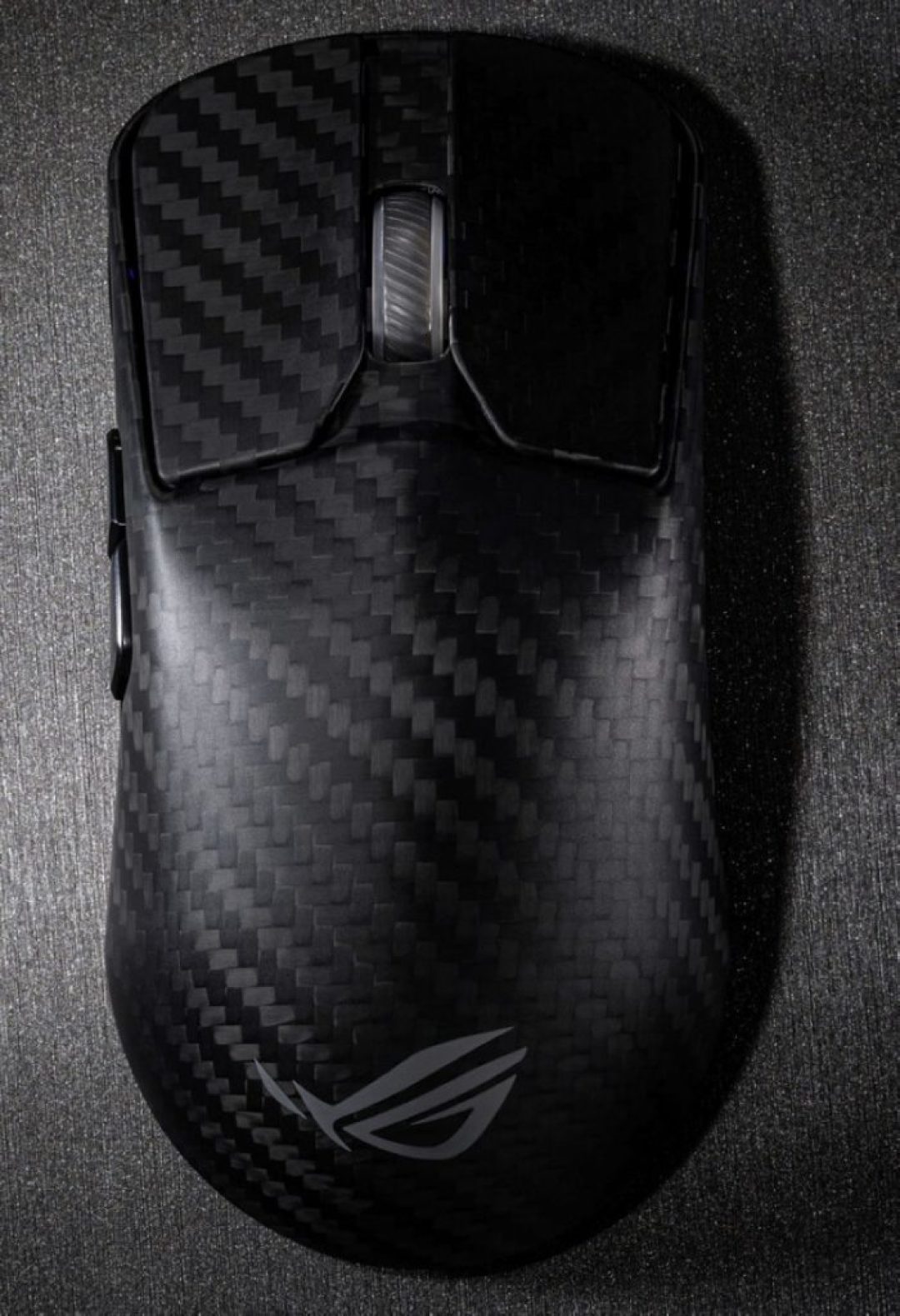 华硕发布 ROG Harpe Ace Extreme 游戏鼠标、碳纤维装饰、光微动、低延迟无线
