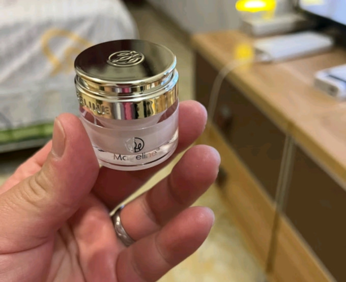 麦吉丽面霜