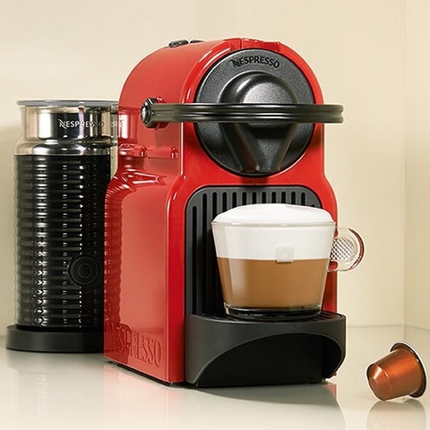 Nespresso Inissia C40 胶囊咖啡机：简约设计、便捷操作