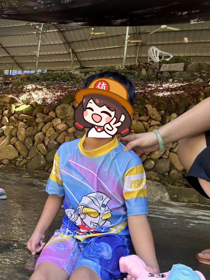 奥特曼游泳