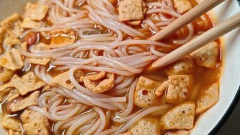 螺蛳粉：一碗鲜香辣爽的味蕾盛宴 