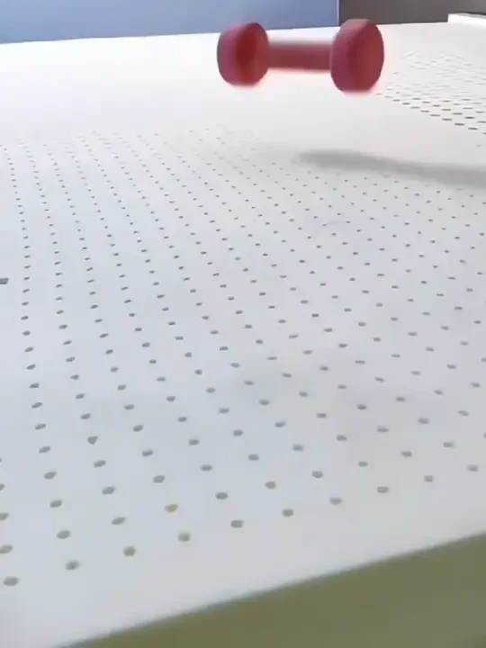 太喜欢这款#乳胶床垫 的质感了，柔软舒适回弹性好，躺上去睡觉互不影响，承重力也是杠杠的#床垫 #乳胶垫 #泰国乳胶床垫 #乳胶床垫推荐