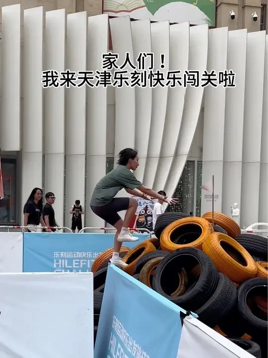 我又来蹭免费的凉水澡啦 ！！ #乐刻运动快乐出发 #花式落水挑战 #leleorange#迎迎ashley #健身
