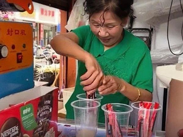 翻红都得靠阿姨，雀巢咖啡为何被年轻人抛弃？