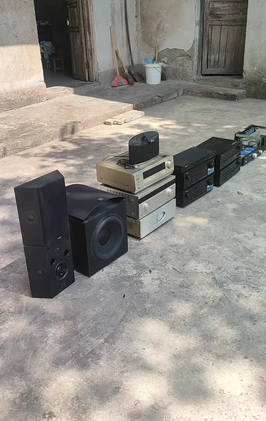 svs12寸有缘低音炮，cav3086功放，天龙5.2声道二台，安桥sr309二台，润歌甲类功放一台，钟神甲类功放