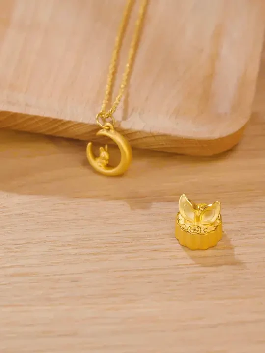 中秋将至，福满中秋月~黄金月饼、月亮兔吊坠都是中秋送礼的好选择哦#周大福 #中秋 #礼物 #足金999 #过中秋的仪式感