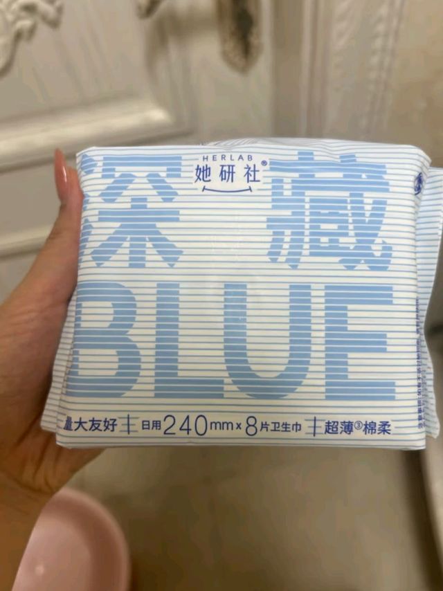 超薄瞬吸！她研社深藏blue卫生巾，让你轻松应对每一天
