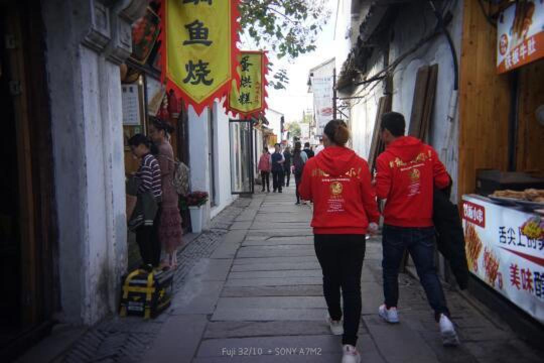 拍人像必备的索尼E卡口镜头推荐与实战解析