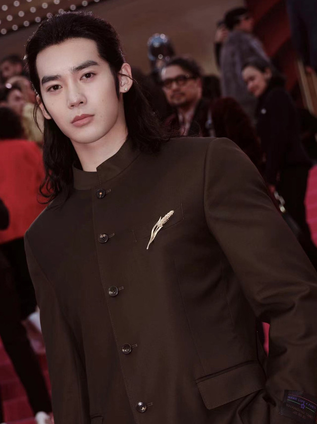 于适yosh 🫧#尚美巴黎 于适#🫧#于适# -0409互评 / 为什么尚美巴黎会选择于适-CHAUMET尚美巴黎创始于1780年，是被誉为“蓝血贵族”的拿破仑御用珠宝及奢华腕表品牌。承载两个多世纪的