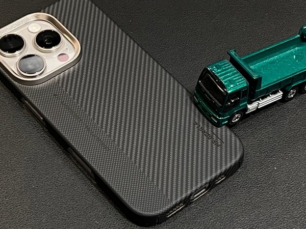 给Iphone16pro配个手机壳