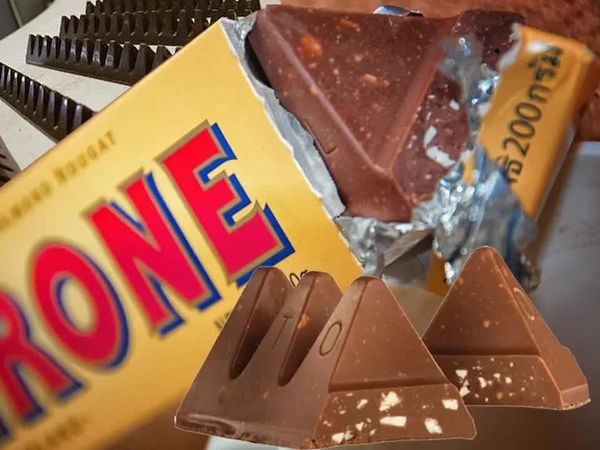 【外国美食视频】瑞士三角牌巧克力（Toblerone）是如何制作的？ 瑞士三角牌巧克力你吃过嘛？