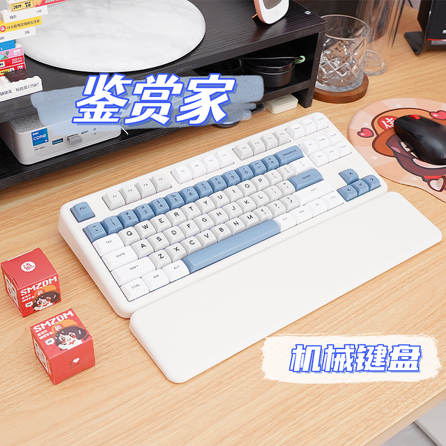 199元，有RGB、掌托、在线驱动、热插拔，键赏家三模机械键盘挺卷了,但还可以更贴心