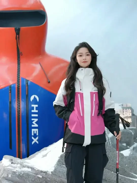 新款树莓少女粉，户外出门好搭子！#冲锋衣 #探路者 #探路者极光冲锋衣 #大自然的熟人