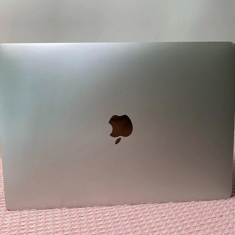 950元的苹果Macbook Pro，2K高清屏+雷电3接口，性能不俗