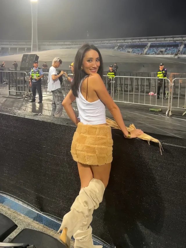 为Ye演唱会自己做了条小裙子❤️‍🔥