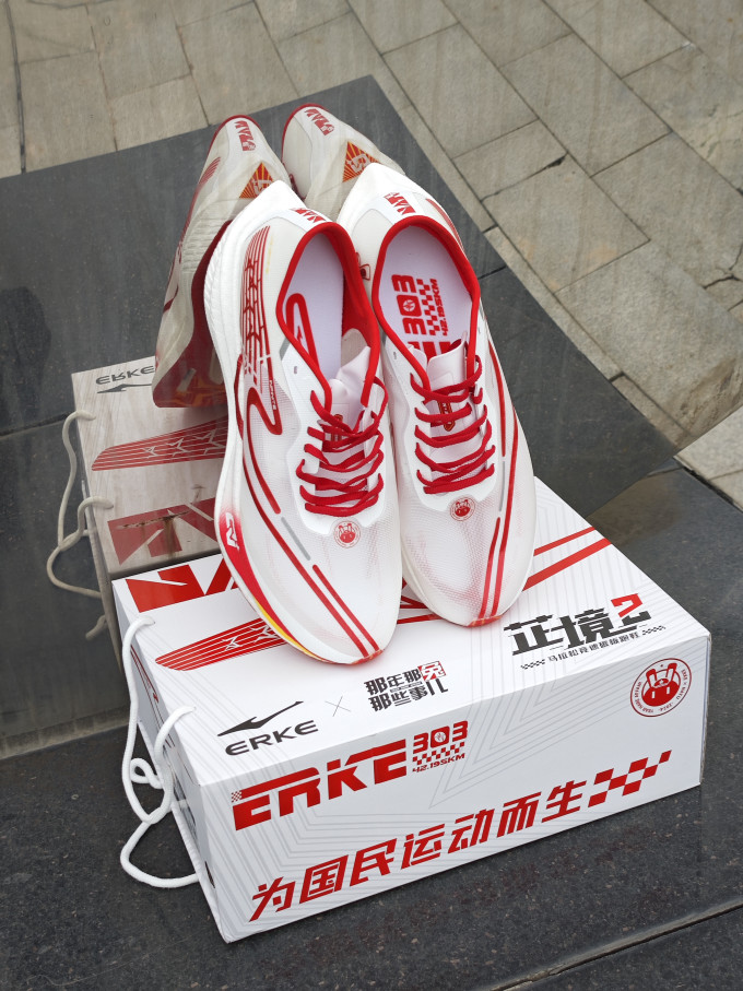 跑鞋