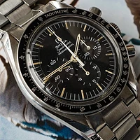 从沃尔特·施莱拉到现代：OMEGA Speedmaster FOiS 复刻传奇！