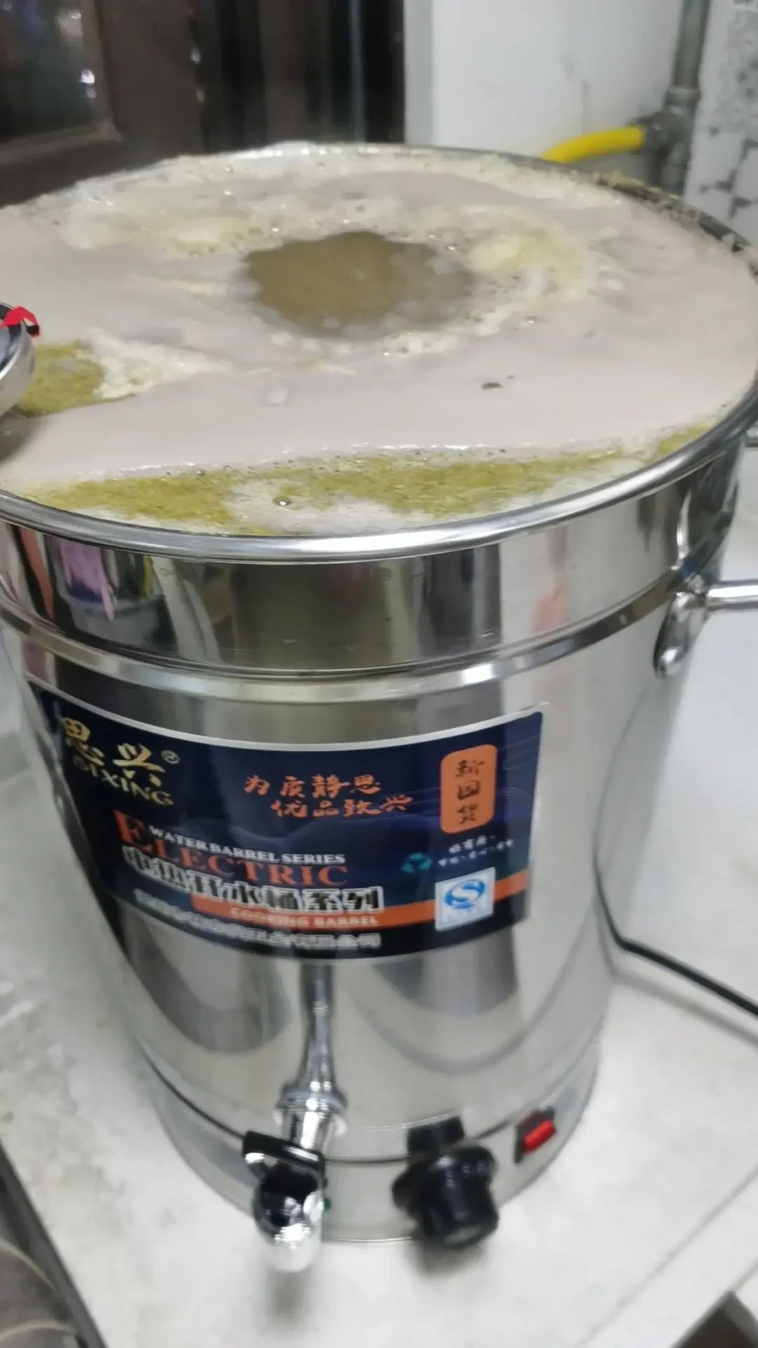 7步用厨房工具自酿出你第一杯美味啤酒!