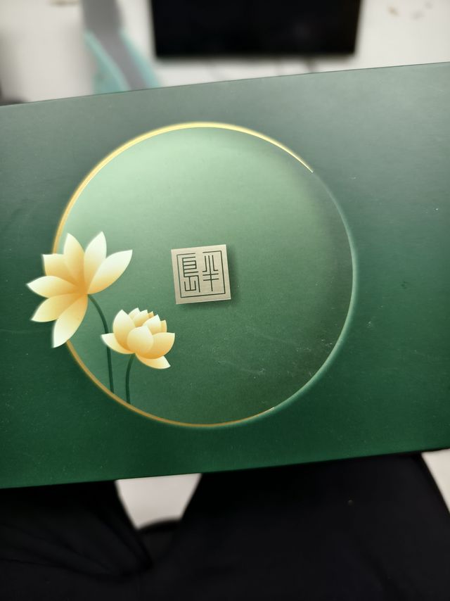 茶香味的半岛月饼，有点怪