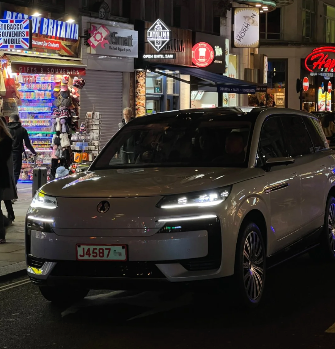 腾势N9路试谍照曝光,车长五米三,搭载易三方技术