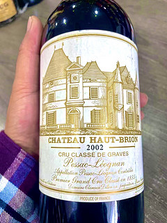 分享一瓶很牛逼且很少见的法国红酒，奥比昂（安）酒庄（CHATEAU HAUT-BRION）