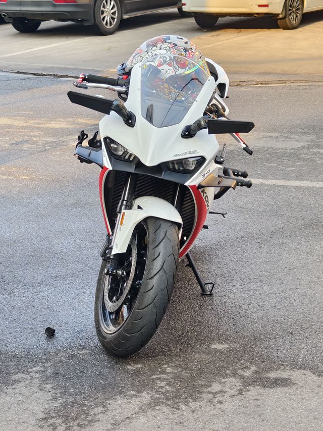 国产摩托之光-凯越450RR，三万以内没有对手，入门即四缸，让你体验顶级赛车