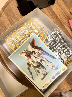 万代 高达 拼装 模型 MG 强袭自由高达 