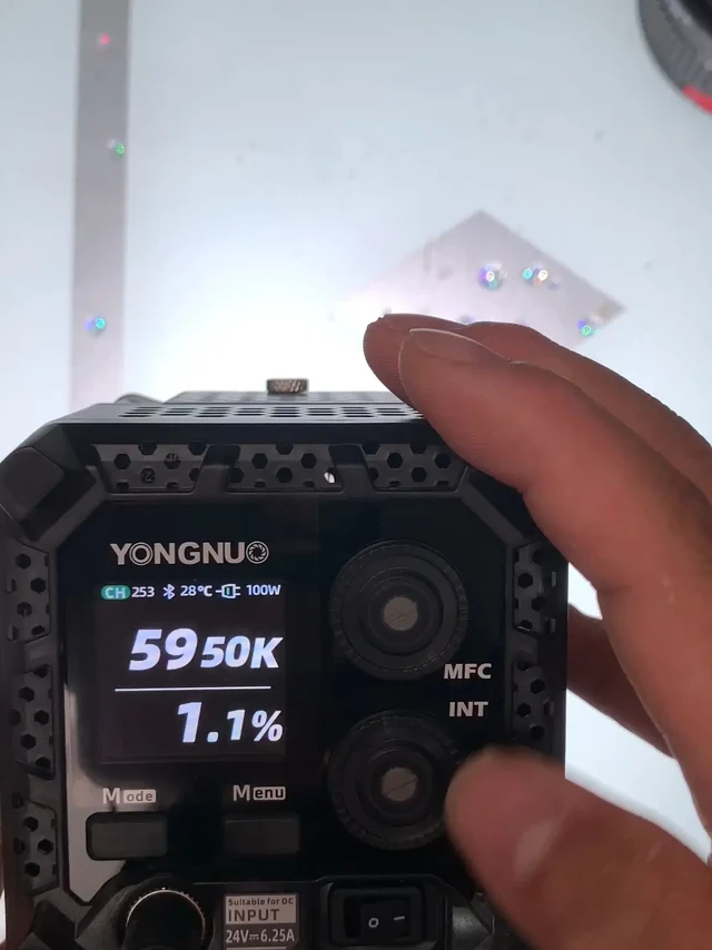 第一批永诺150瓦便携灯开箱评测