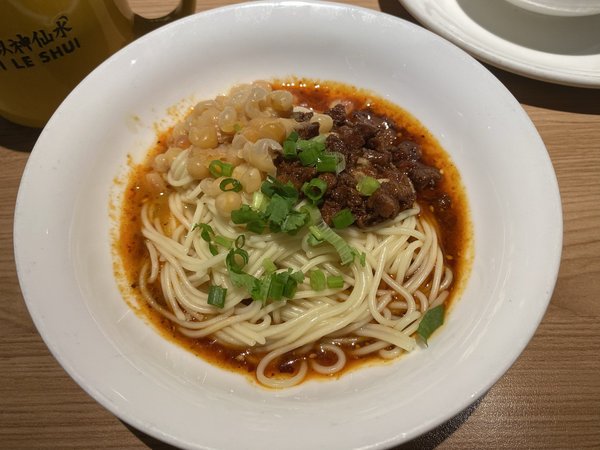 感谢太二酸菜鱼免费送的豌杂面，感觉这边人气有点低