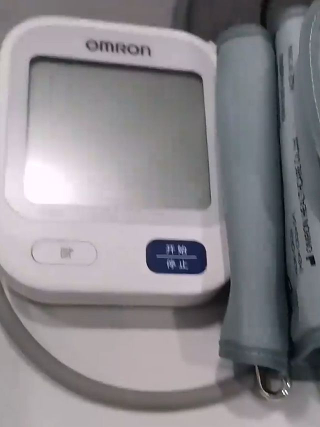 鱼跃（Yuwell）电子血压计 血压仪家用血压测量仪医用高精准 销量排名第一 670A