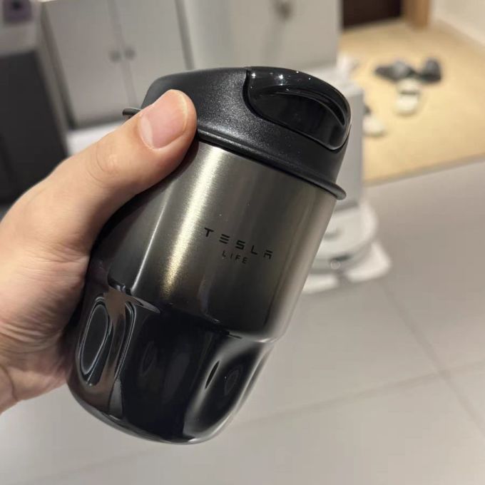 特斯拉保温杯