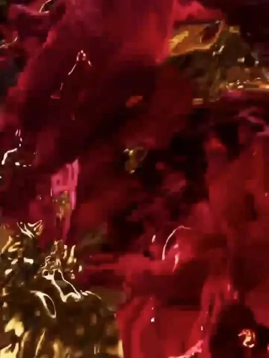 玫瑰香调，轻吟绝唱。#娇兰花草水语东方夜谭系列钟情玫瑰*，巧艺勾勒夜色魅影，致敬花中皇后、经典香韵和标志性香调，邀您共启波斯花园寻香之旅。