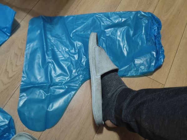 防水鞋套雨季必备