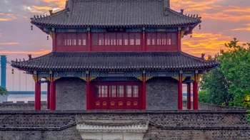 这座古风满满的武侠之城，靠一碗牛肉面火热“出圈”！ 