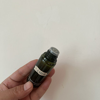 海蓝之谜精粹水100ml，男生有时候也需要护肤一下对吧！